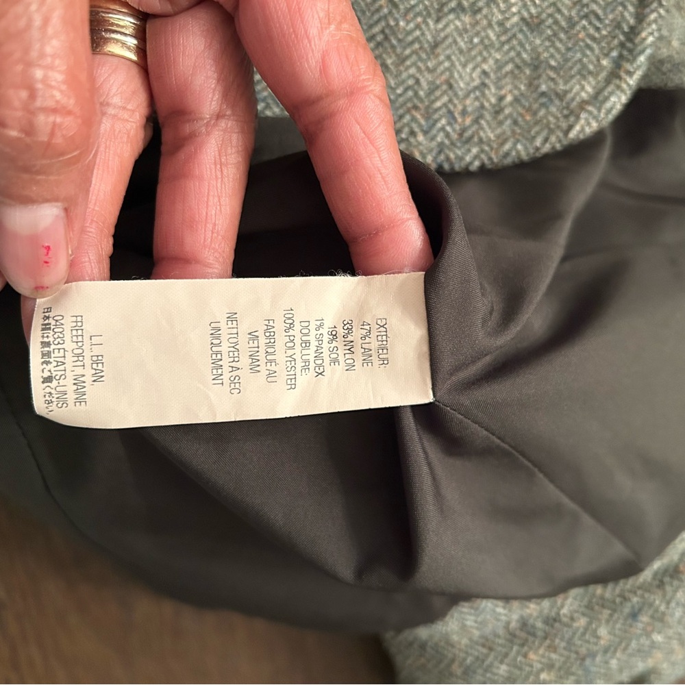L.L. Bean Women's Gray Herringbone Wool and silk Blend Blazer - Picture 7 of 8